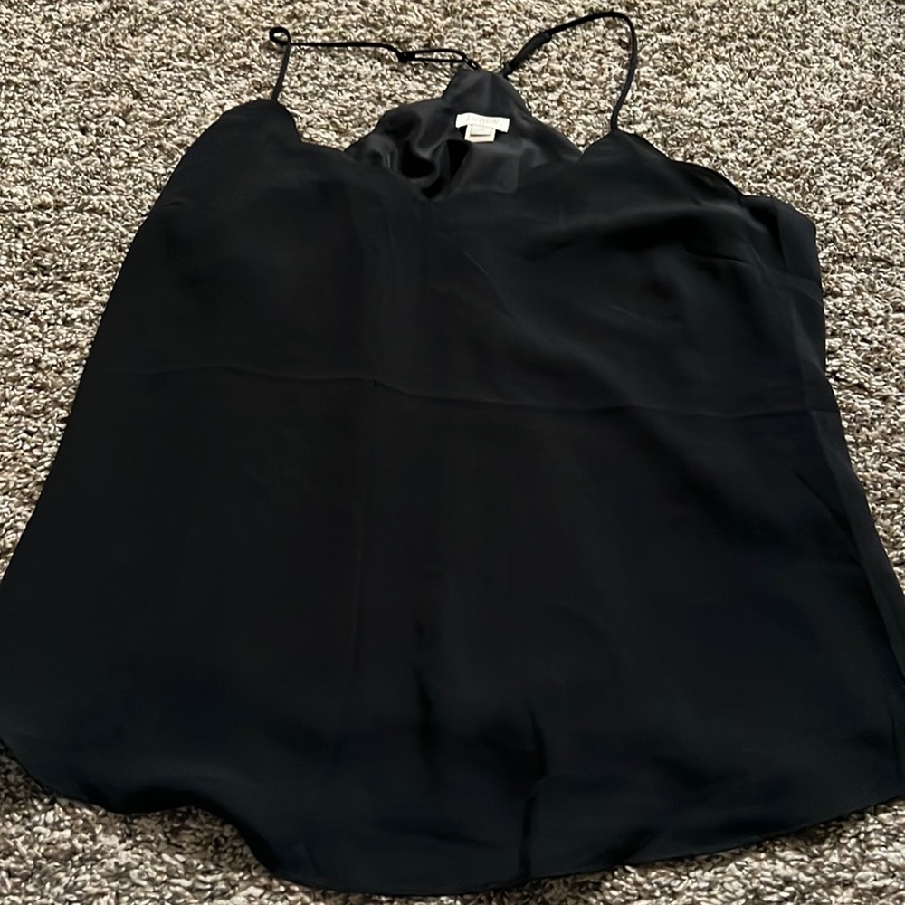 Women’s tank top. With scalloped edges on top